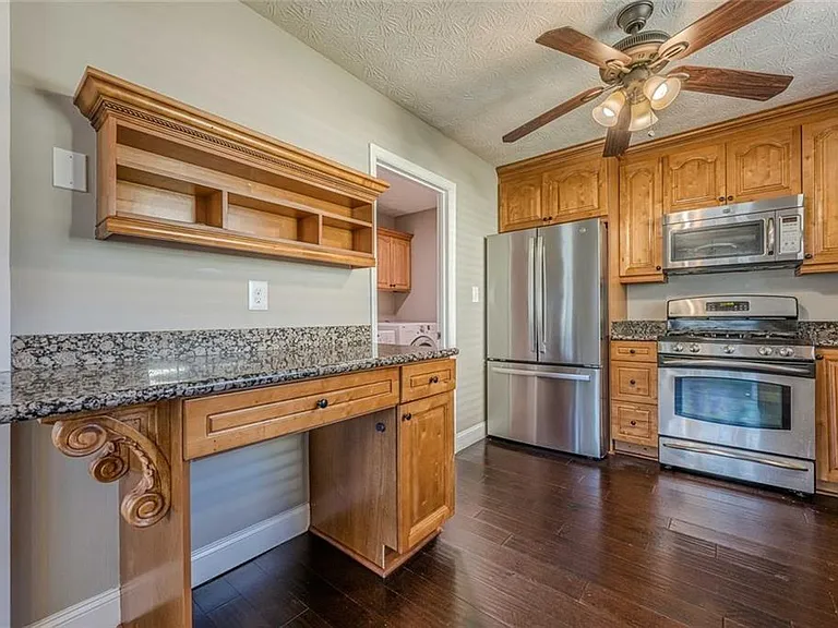 2491 Redfield Dr — Photo 12