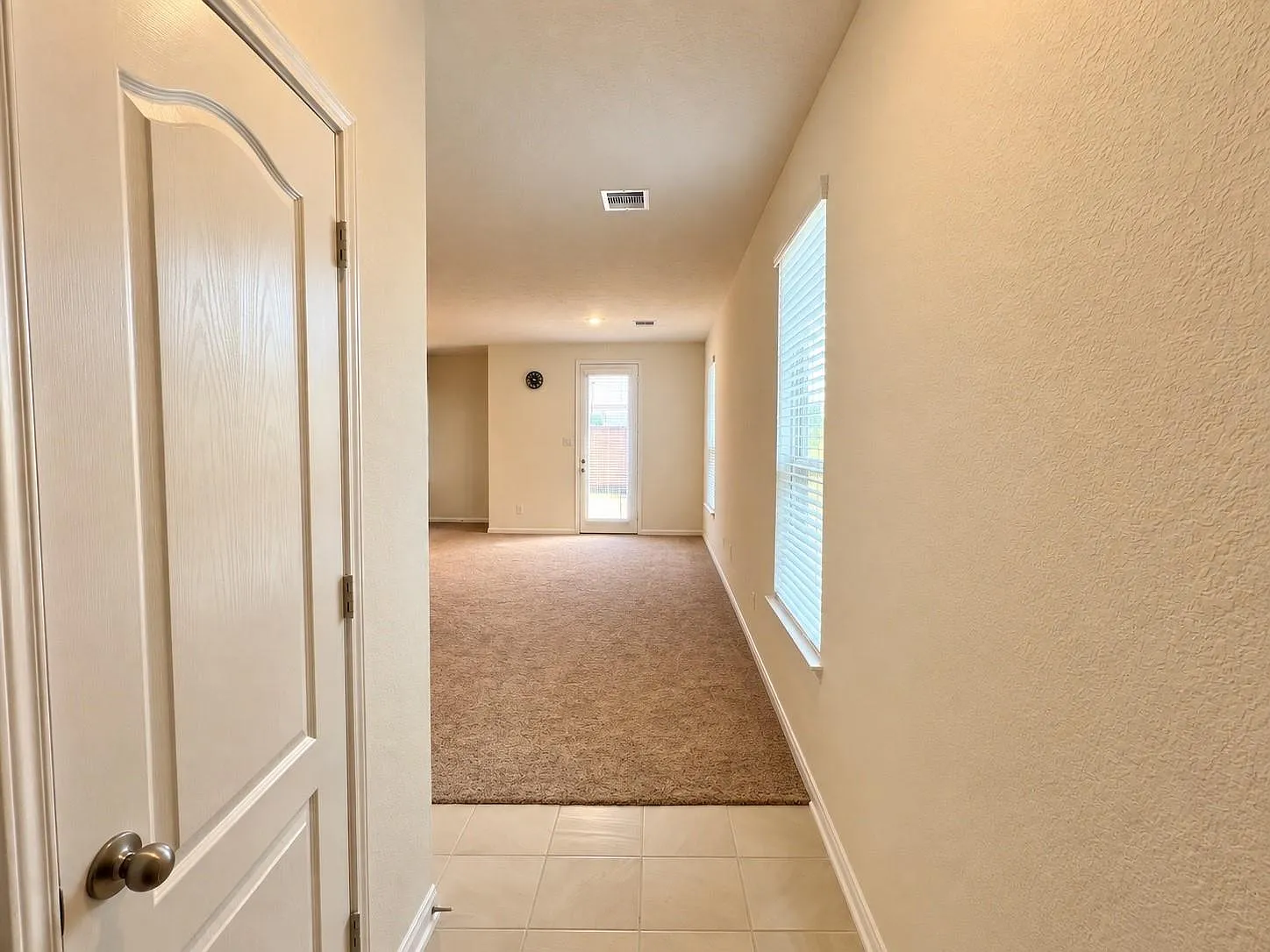 3 bed, 2.0 bath, 1409 sqft, $1,800 — Photo 3