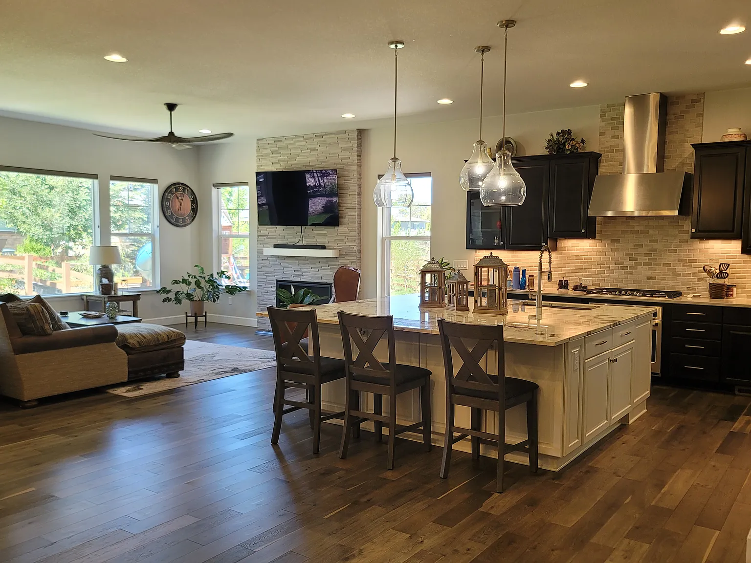 2 bed, 2685 sqft, $3,145 — Photo 2