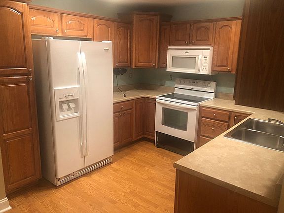 2nd image of 1815 Mountain Pine Ln