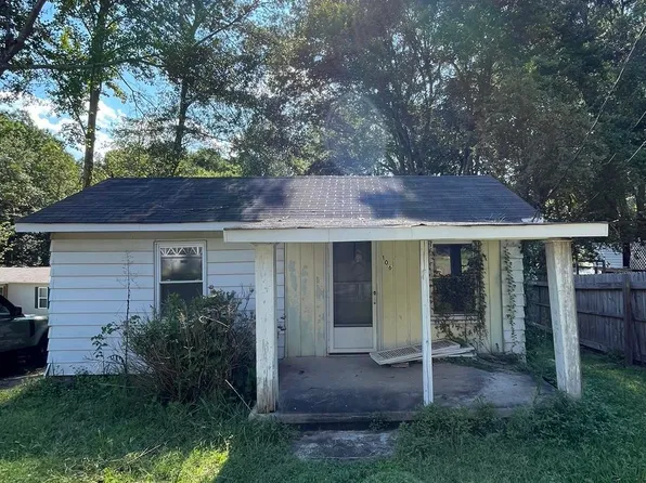 106 S Church St, Pickens, SC 29671