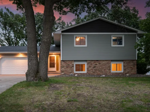 62 98th Ln NW, Coon Rapids, MN 55448