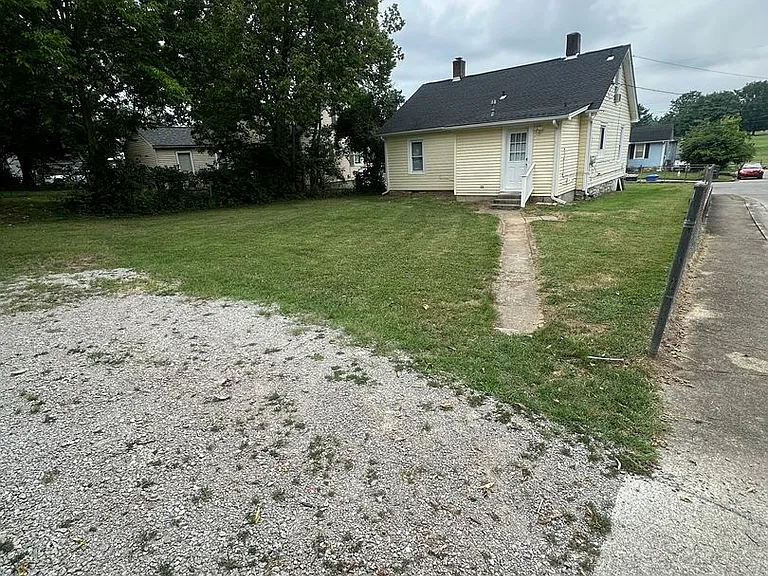649 Golfview Dr — Photo 3