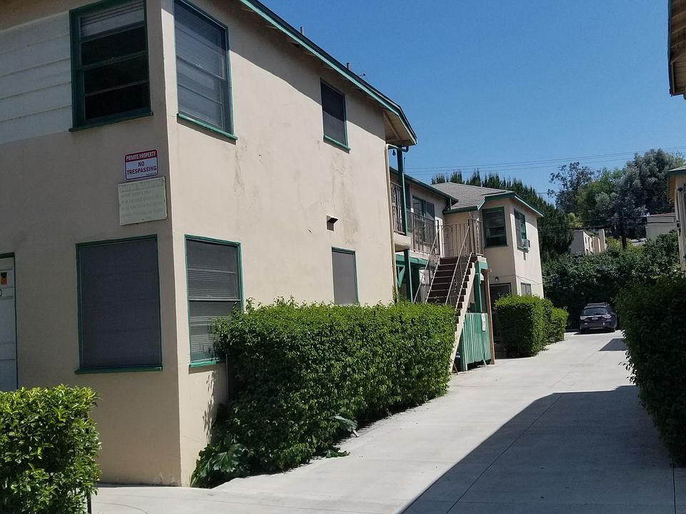 REAR UNIT AND PARKING LOT