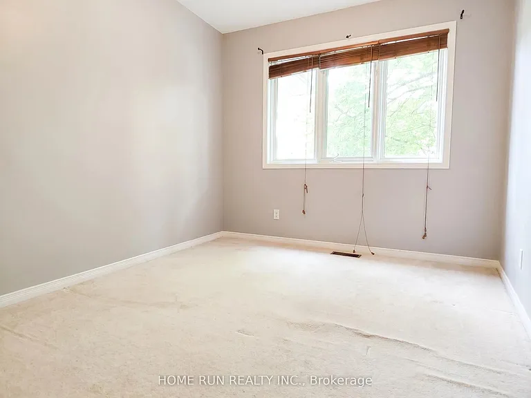 152 Thornbury Cres — Photo 24