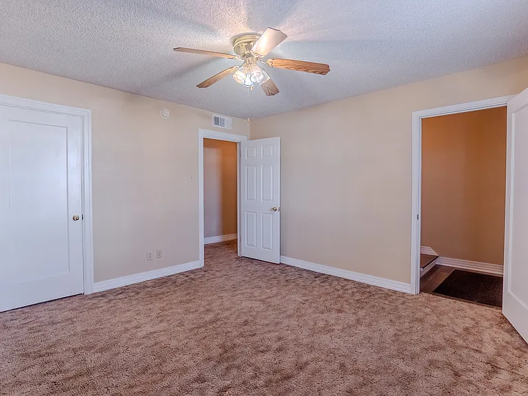 1121 Wallace St — Photo 11