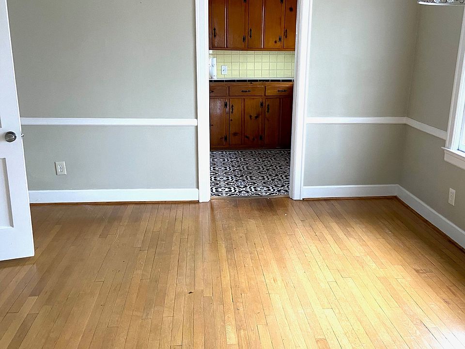 2nd living area/dining area