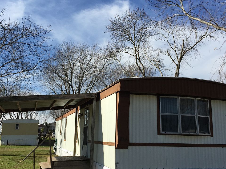 Mobile home on corner lot
