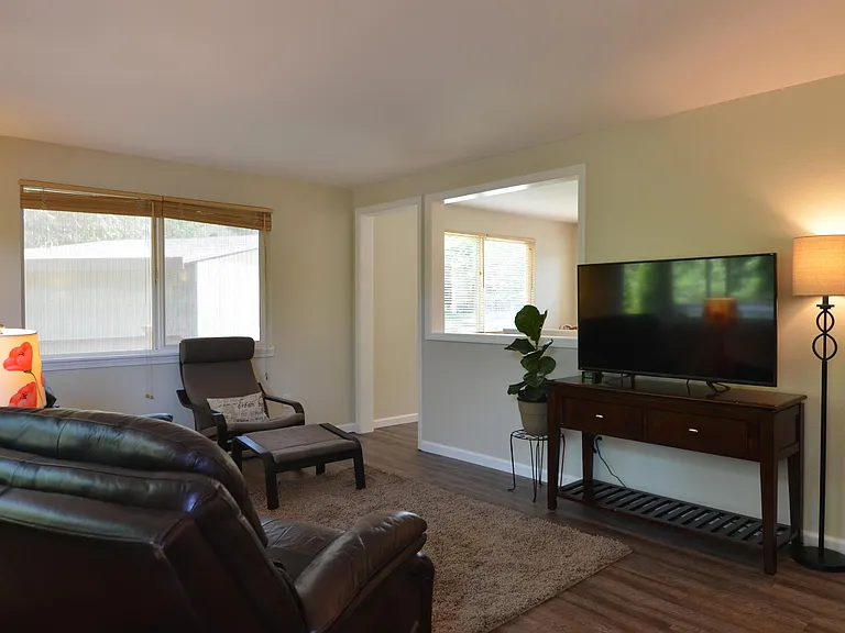 321 E Franklin Ave — Photo 5