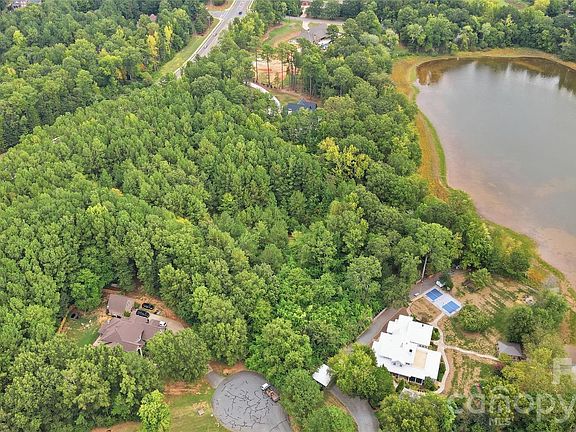3rd image of 4501 Water Oak Dr