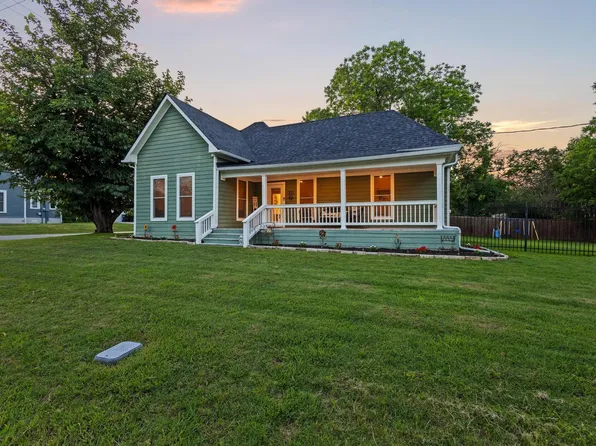 300 E Liberty St, Pilot Point, TX 76258