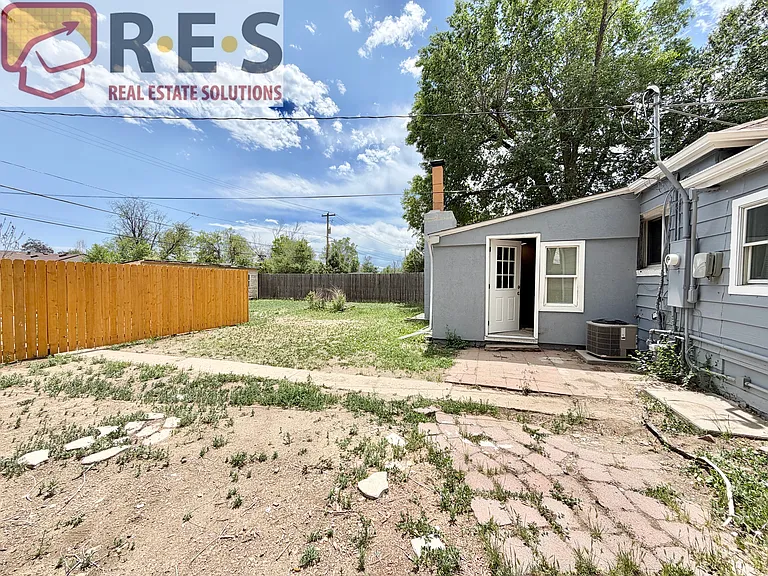 988 Yates St — Photo 14