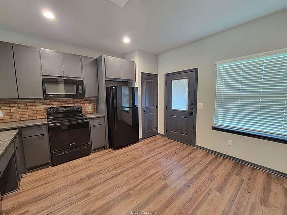 4th image of 1451 Associates Ave #702