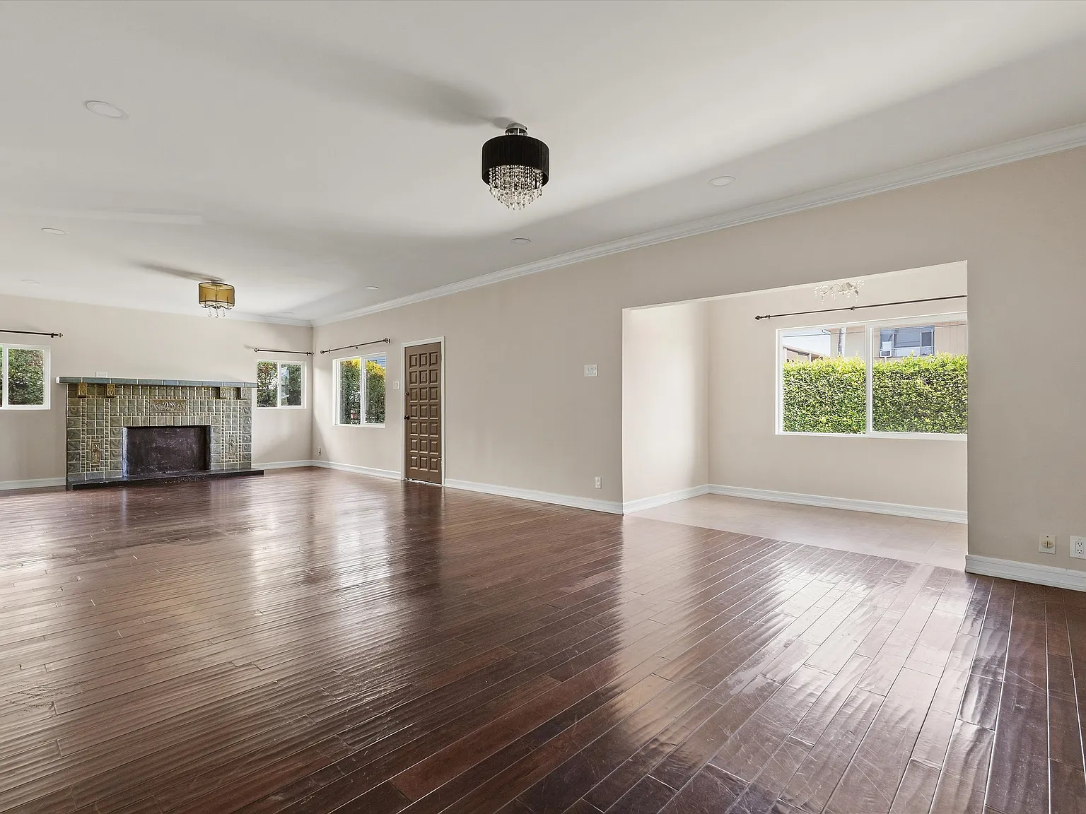 4 bed, 2000 sqft, $4,795 — Photo 4