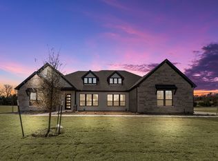 1030 Julian Dr, Van Alstyne, TX 75495