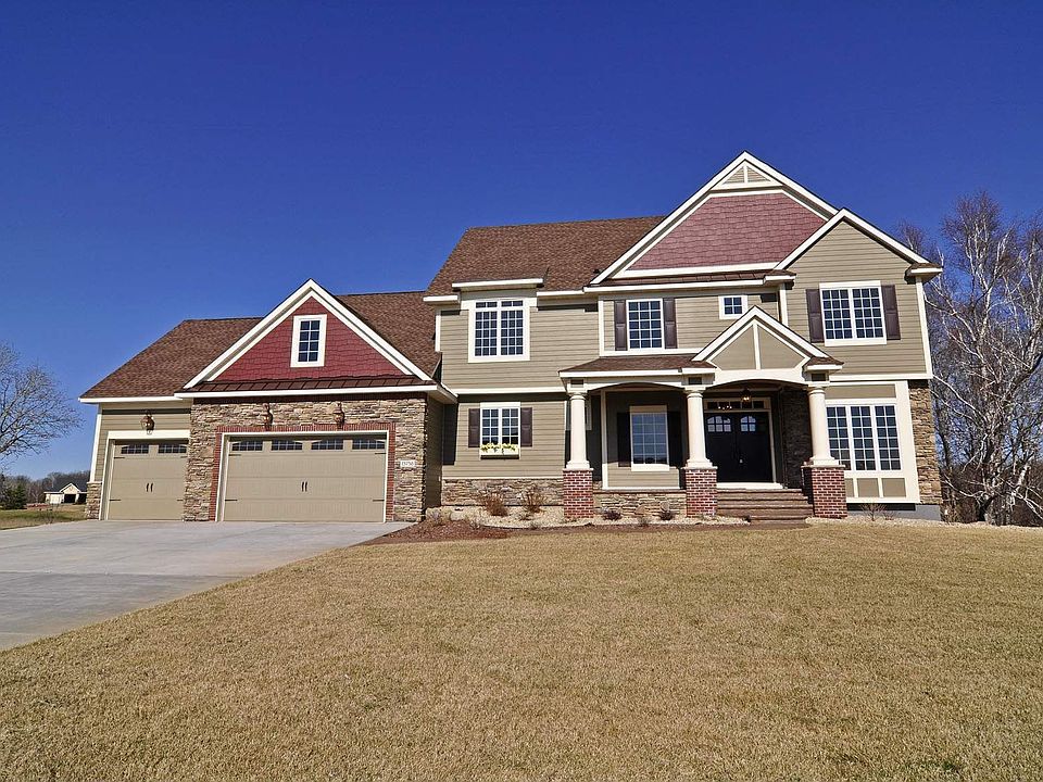 Huge front yard.