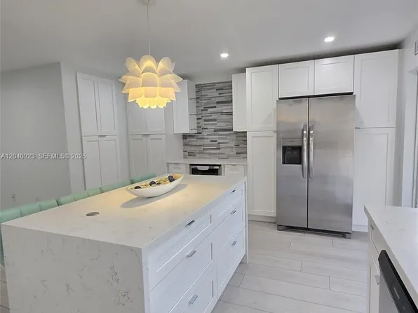 17324 NW 74th Ave APT 102, Hialeah, FL 33015