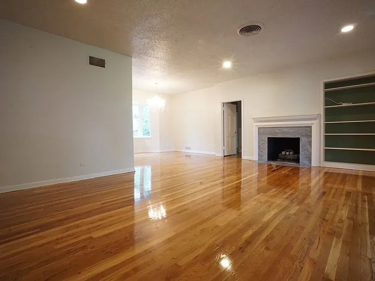 149 Downing Dr — Photo 4