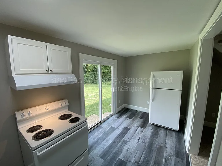 210 Milford St #B — Photo 7