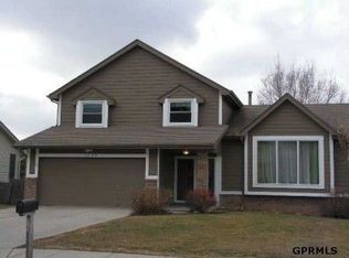 1202 Cedarwoods Dr, Papillion, NE 68046