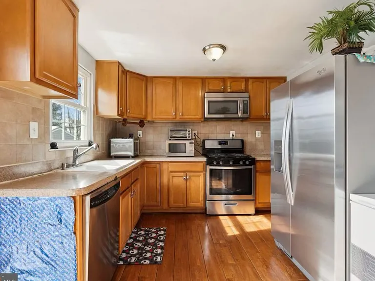 5083 Macnamara Dr — Photo 8
