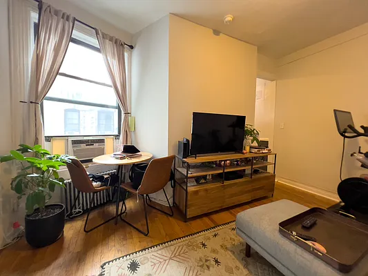 Rented by Denise Rosenblum, LREB | media 6