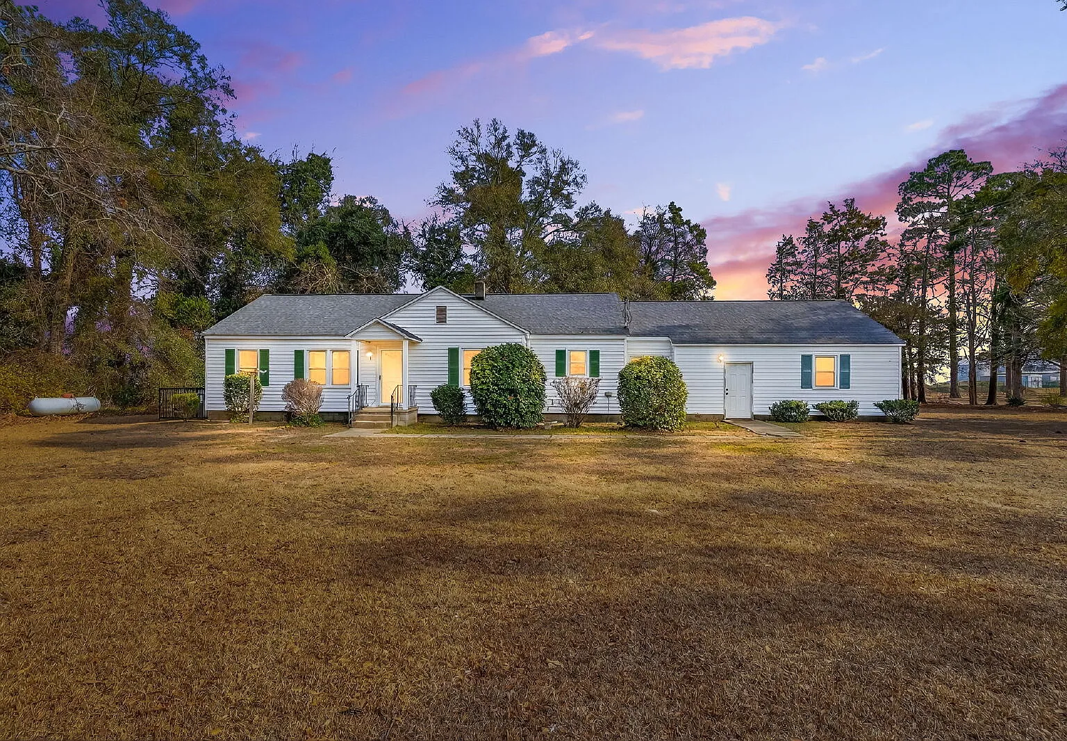 3 bed, 2.0 bath, 1532 sqft, $1,700 — Photo 1