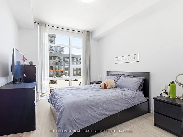 460 Dundas St E #221 — Photo 8