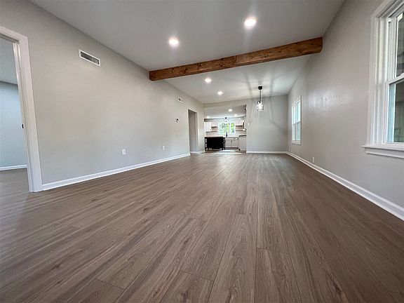 5th image of 105 N Barnes St