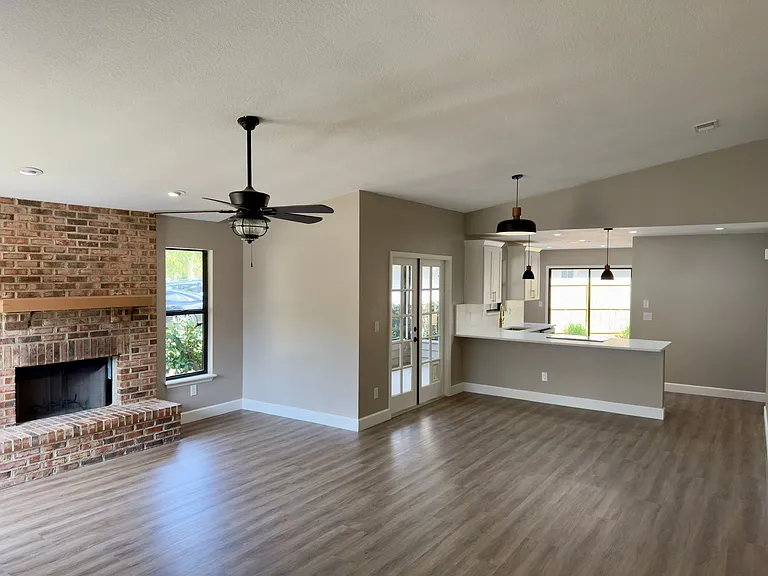 1305 Northside Dr — Photo 9