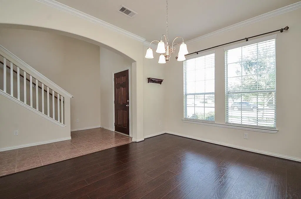 4 bed, 2.5 bath, 2458 sqft, $2,250 — Photo 4