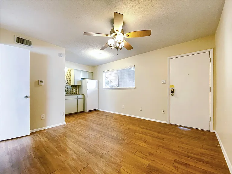 2800 Swisher St #116 — Photo 1