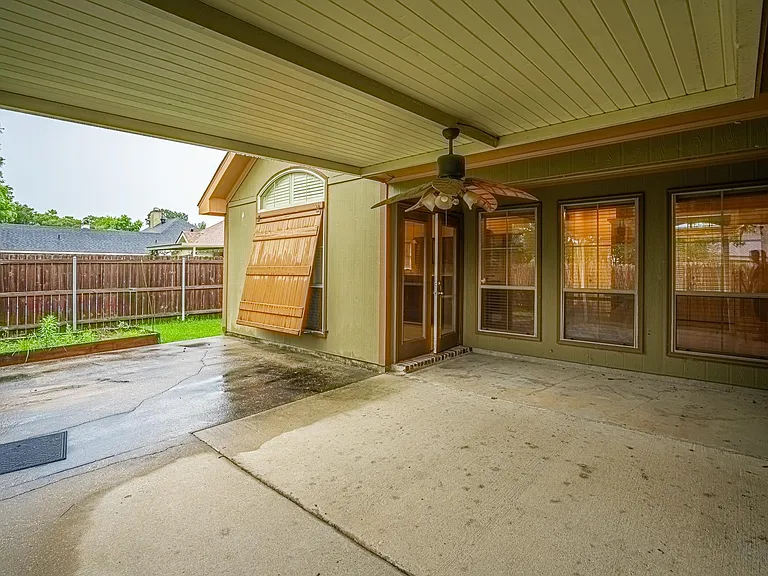 130 Windermere Cir — Photo 29