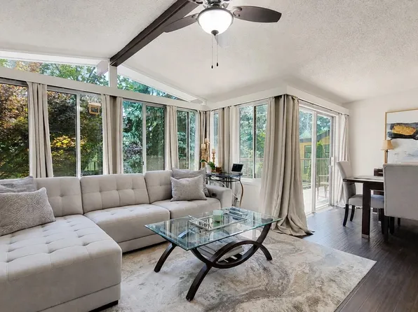 1781 View St, Pt Moody, BC V3H 3Y3