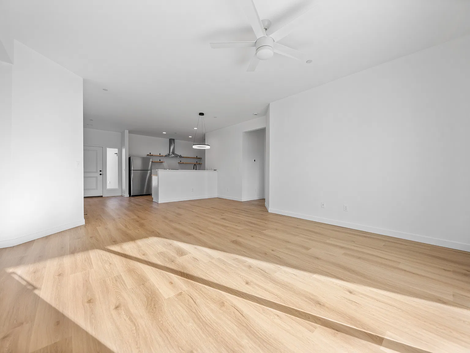 4 bed, 1450 sqft, $2,650 — Photo 3
