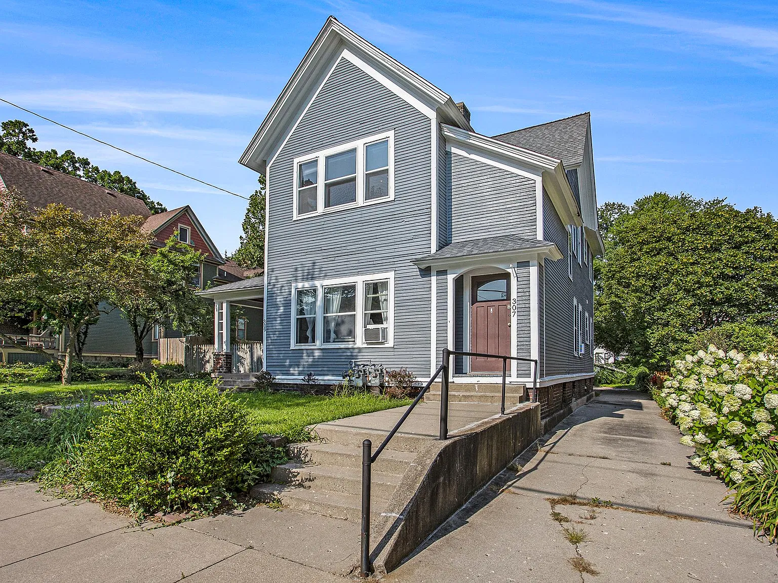 307 James Ave SE — Photo 1