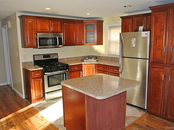 3rd image of 241-07 147th Avenue