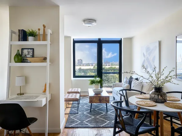 34-46 Vernon Boulevard image 1 of 12