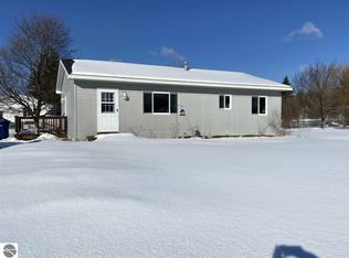 5509 Old Maple Trl, Grawn, MI 49637