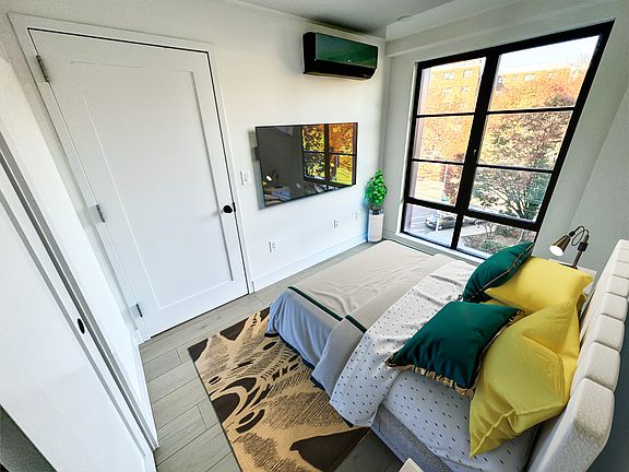 3rd image of 9-24 Main Ave #2O