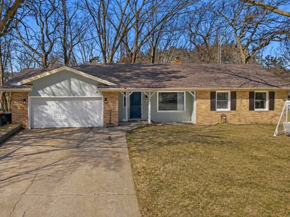 651 Leighton Rd, Waupaca, WI 54981