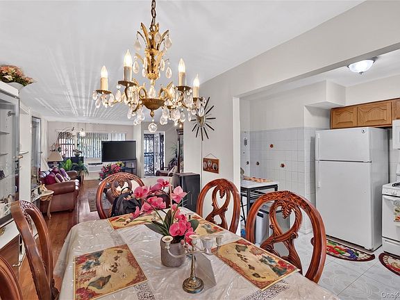 5th image of 3043 Matthews Avenue