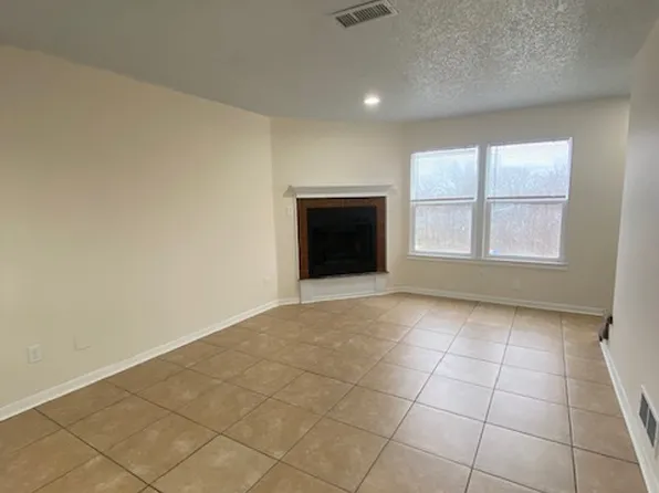15609 E Us Highway 24 #L, Independence, MO 64050