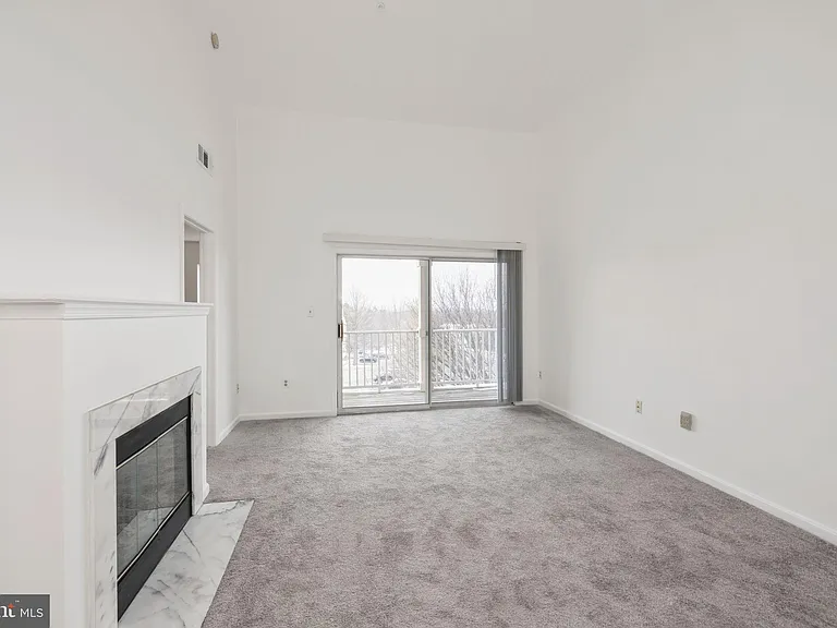 1025 Gardenview Loop #301 — Photo 8