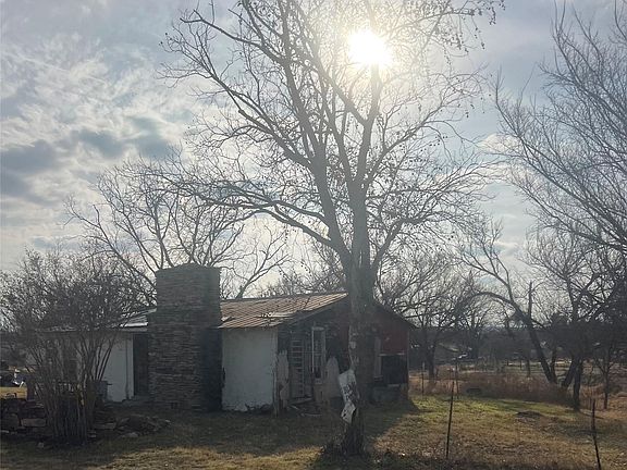 3rd image of 1110 Bluebonnet Rd