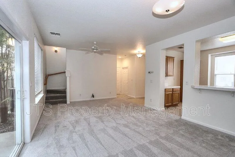 3 bed, 2.5 bath, 1345 sqft, $2,700 — Photo 4