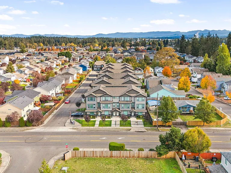 Rainier View Court Townhomes — Photo 34