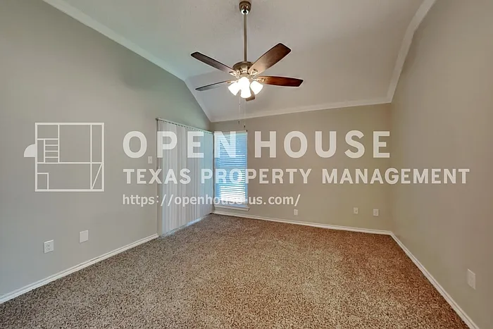 2211 Reverchon Dr — Photo 9