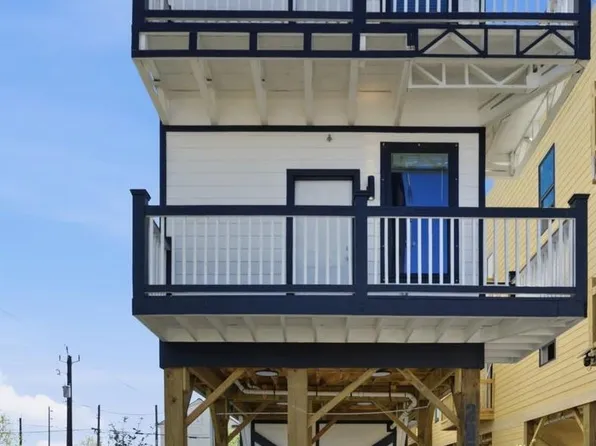 2807 Church St, Galveston, TX 77550