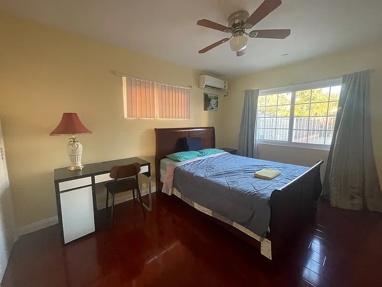 2548 Mayflower Ave #B — Photo 45